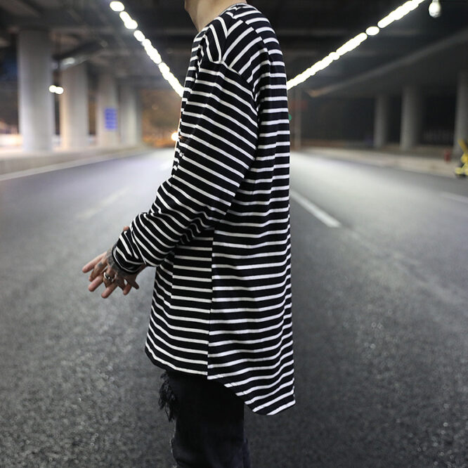 Black And White Striped Bottoming Shirt With Short Front And Long Back