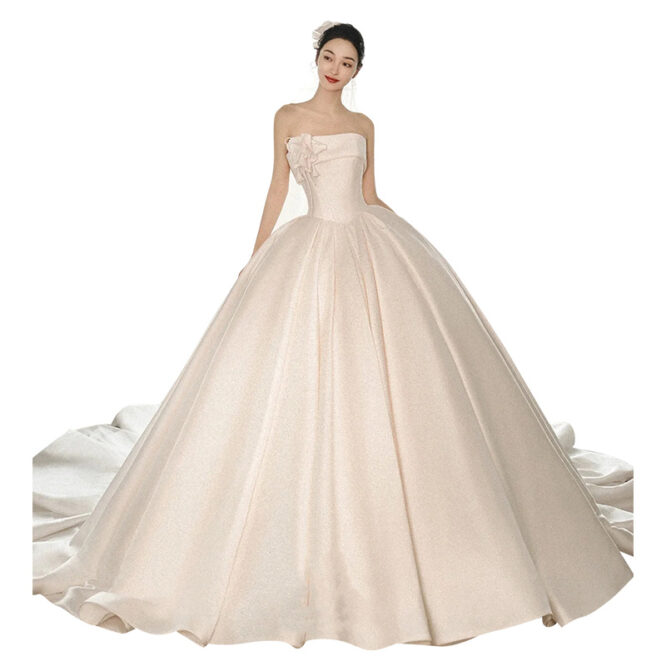 A Strapless Dress With A Big Train - Image 4